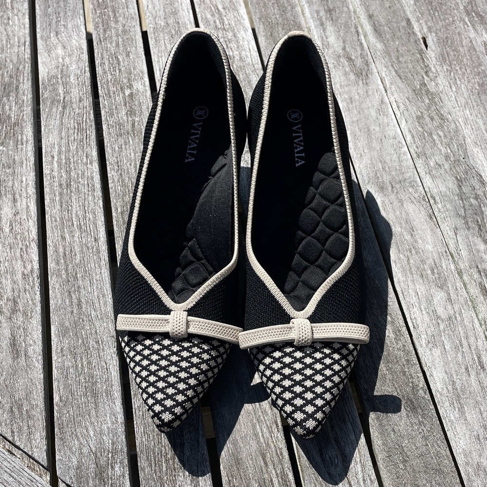 Vivaia Sz 7.5 38 Black & Cream Pointed Toe Kitten Heel Pumps - Picture 10 of 13